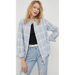 Lee koszula damska regular z kołnierzykiem klasycznym. Niebieskie koszule Lee, l, bez wzorów, klasyczne, bez kołnierzyka, bez ramiączek. Za 229.99 zł.