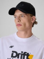4F Czapka z daszkiem strapback uniseks 4F x Drift Masters - czarna S/M. Czarne czapki z daszkiem 4f, z aplikacjami, z bawełny, sportowe. Za 119.99 zł.