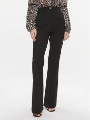 Guess Spodnie materiałowe W4RB28 KBJP2 Czarny Boot Fit. Czarne spodnie materiałowe Guess, z aplikacjami, z materiału. Za 249.99 zł.