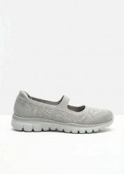 Baleriny z paskiem i pianką memory marki Skechers. Brązowe baleriny bonprix, bez wzorów, bez obcasa, bez zapięcia. Za 169.99 zł.