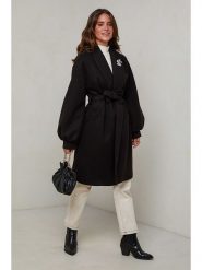 L'armoire de Suzette Płaszcz przejściowy w kolorze czarnym rozmiar: 42. Czarne płaszcze L'armoire de Suzette, l, z aplikacjami, z tkaniny, klasyczne, bez kaptura. Za 205.45 zł.