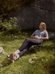4F Legginsy z prążkowanej dzianiny damskie - czarne S. Czarne legginsy 4f, bez wzorów, z dzianiny. Za 99.99 zł.