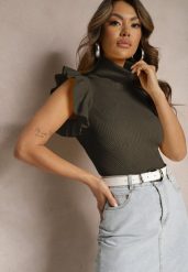 Ciemnozielony Golf Top w Prążki z Falbanką Wokół Ramion Kelissa. Zielone swetry Renee, s, bez wzorów, z jeansu, biznesowe, bez ramiączek. W wyprzedaży za 35.99 zł.
