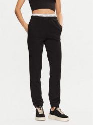 Guess Spodnie dresowe O5RB01 KCO31 Czarny Regular Fit. Czarne spodnie dresowe Guess, z aplikacjami, z bawełny. Za 189.99 zł.