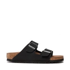 Klapki Birkenstock. Czarne klapki Birkenstock, bez wzorów, bez obcasa, bez zapięcia. Za 449.99 zł.