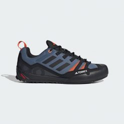 Buty Terrex Swift Solo 2.0 Hiking. Brązowe buty trekkingowe adidas, z materiału, bez zapięcia. W wyprzedaży za 443.00 zł.