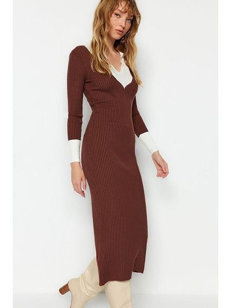 Trendyol Sukienka dzianinowa w kolorze biało-brązowym rozmiar: L. Brązowe sukienki Trendyol, l, bez wzorów, z dzianiny, bez kołnierzyka, bez ramiączek, midi. Za 70.08 zł.