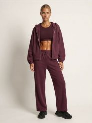 Rozpinana bluza z kapturem Active z domieszką wiskozy soft touch - czerwony. Czerwone bluzy z kapturem Sinsay, l, bez wzorów, z wiskozy, z kapturem. Za 59.99 zł.