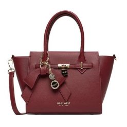 Torebka Nine West. Czerwone torebki klasyczne Nine West, bez wzorów, klasyczne, bez dodatków. Za 349.99 zł.
