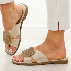 Złote klapki damskie Potocki 43344. Żółte klapki POTOCKI, z aplikacjami, z materiału, casualowe, bez obcasa, na płaskiej podeszwie, bez zapięcia. Za 139.00 zł.