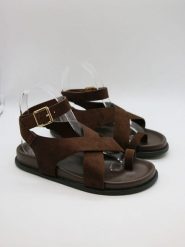 Bellucci Sandały w kolorze brązowym rozmiar: 37. Brązowe sandały Bellucci, bez wzorów, klasyczne, z otwartym noskiem, bez obcasa, bez zapięcia. Za 86.99 zł.