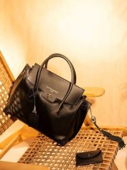 Victor & Hugo Paris Skórzana torebka "Set Jeny" w kolorze czarnym - 25 x 19 x 7 cm rozmiar: onesize. Czarne torebki klasyczne Victor & Hugo Paris, bez wzorów, z materiału, bez dodatków. Za 434.99 zł.