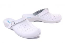 INBLU AE-04 001 biały, klapki/sandały damskie. Białe klapki Inblu, bez wzorów, bez obcasa, bez zapięcia. Za 79.99 zł.