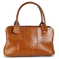 Torebka skórzana damska kuferek DAN-A T171 camel. Brązowe torebki klasyczne DAN-A, bez wzorów, ze skóry, eleganckie, bez dodatków. Za 259.99 zł.