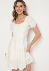 Biała Wiskozowa Sukienka w Kwiaty Lunobella. Białe sukienki Born2be, na co dzień, m, bez wzorów, z jeansu, eleganckie, bez kołnierzyka, bez ramiączek, mini, sportowe. W wyprzedaży za 84.99 zł.