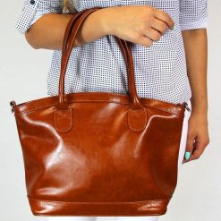 Torebka kuferek ze skóry naturalnej DAN-A T268 camel. Brązowe torebki klasyczne DAN-A, bez wzorów, ze skóry, bez dodatków. Za 379.99 zł.