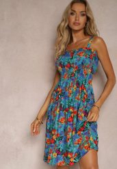 Niebieska Sukienka z Wiskozy na Ramiączkach z Gumką w Pasie i Guzikami Pevlea. Niebieskie sukienki Renee, m, bez wzorów, z wiskozy, eleganckie, bez kołnierzyka, bez ramiączek, midi. W wyprzedaży za 43.99 zł.
