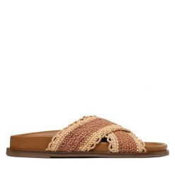 Klapki Inuovo. Brązowe klapki Inuovo, bez wzorów, bez obcasa, bez zapięcia. Za 369.99 zł.