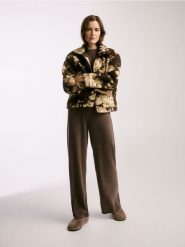 Bluza z imitacji baranka - wielobarwny. Bluzy Reserved, l, bez wzorów, bez kaptura. Za 129.99 zł.