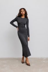 Dopasowana sukienka maxi z napami w kolorze GRAPHITE- MENSA-L. Szare sukienki Marsala, l, bez wzorów, z dzianiny, eleganckie, bez kołnierzyka, bez ramiączek, maxi, dopasowane. W wyprzedaży za 191.94 zł.