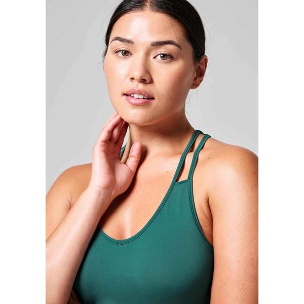 Koszulka Casal V-Neck Racerback Sportowa Damska Oddychająca do Jogi. Zielone t-shirty sportowe Casall, bez wzorów, bez ramiączek, na jogę i pilates. W wyprzedaży za 188.99 zł.