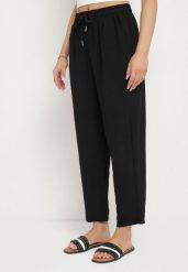 Czarne Spodnie Luźne z Kieszeniami i Gumką w Talii oraz Sznurkiem Enivia. Czarne jeansy Born2be, m, bez wzorów, z jeansu, eleganckie. W wyprzedaży za 33.99 zł.