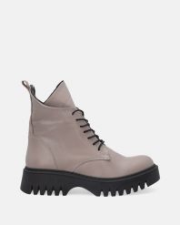 SZARE BOTKI DAMSKIE 53C0745 TAUPE. Szare botki Venezia, bez wzorów, ze skóry, bez obcasa, bez zapięcia. Za 429.00 zł.