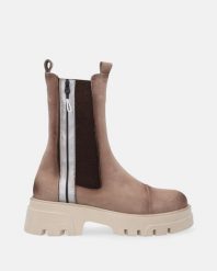 BRĄZOWE WORKERY Z NUBUKU G235K232013 SAND. Brązowe botki Venezia, bez wzorów, z nubiku, bez obcasa, bez zapięcia. Za 359.00 zł.