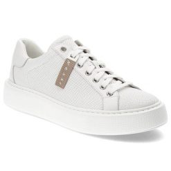 Białe Sneakersy Nessi Modne Półbuty Damskie. Białe półbuty wsuwane Nessi, bez wzorów, ze skóry, eleganckie, bez obcasa. Za 407.99 zł.