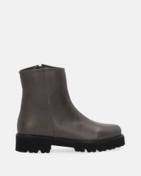 SZARE BOTKI DAMSKIE 26165L GREY. Szare botki Venezia, bez wzorów, ze skóry, bez obcasa, bez zapięcia. Za 299.00 zł.