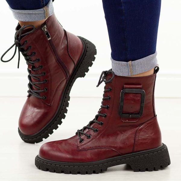 Bordowe skórzane botki damskie na traperze T.Sokolski Z25-297. Czerwone botki Sokolski, bez wzorów, z dzianiny, eleganckie, z okrągłym noskiem, bez obcasa, bez zapięcia. Za 349.00 zł.