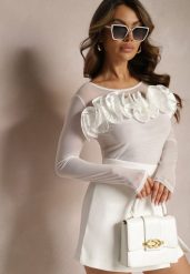 Biała Siateczkowa Bluzka z Ozdobną Falbaną Anaivia. Białe bluzki Renee, m, bez wzorów, z jeansu, eleganckie, bez kołnierzyka, bez ramiączek. W wyprzedaży za 63.99 zł.