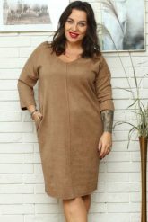 Sukienka zamszowa tuba oversize wygodna SONATA ciemny beż PROMOCJA. Sukienki KARKO, do pracy, plus size, bez wzorów, z elastanu, biznesowe, bez kołnierzyka, plus size, bez ramiączek, maxi, dopasowane. Za 208.50 zł.