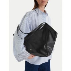 Torebka JENNY. Czarne shopper bag Jenny, bez wzorów, bez dodatków. Za 149.99 zł.