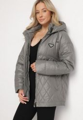 Szara Kurtka Pikowana z Odpinanym Kapturem i Aplikacją Sarlia. Zielone kurtki Born2be, xl, z aplikacjami, z jeansu, eleganckie. Za 209.99 zł.