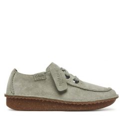 Półbuty Clarks. Zielone półbuty wsuwane Clarks, bez wzorów, bez obcasa, na płaskiej podeszwie. Za 349.99 zł.