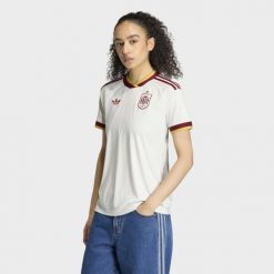 Koszulka wyjazdowa Hiszpania 26. Białe t-shirty sportowe adidas, l, z aplikacjami, z materiału, bez ramiączek, do piłki nożnej, climacool (adidas). Za 439.00 zł.