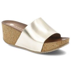 Klapki damskie Armodo, cholewka ze skóry naturalnej wsuwane i na wysokim koturnie, złote, 40291. Żółte klapki Armodo, bez wzorów, ze skóry, bez obcasa, na koturnie, bez zapięcia. Za 229.00 zł.