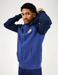 Granatowa bluza z kapturem Real Madryt. Niebieskie bluzy Real Madrid, s, bez wzorów, z bawełny, bez ramiączek, z kapturem. Za 295.69 zł.