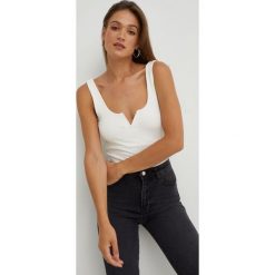 Answear Lab top damski kolor beżowy. Brązowe topy Answear Lab, l, bez wzorów, bez kołnierzyka, bez ramiączek. Za 89.99 zł.