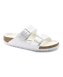 Klapki damskie Birkenstock Arizona. Białe klapki Birkenstock, bez wzorów, z materiału, klasyczne, bez obcasa, bez zapięcia. Za 566.00 zł.