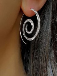 DI GIORGIO Srebrne kolczyki z cyrkoniami rozmiar: onesize. Szare kolczyki DI GIORGIO, z cyrkonią, srebrne. Za 173.99 zł.