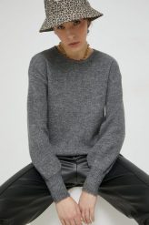 Pieces sweter damski kolor szary lekki. Szare swetry Pieces, l, bez wzorów, z dzianiny, bez ramiączek. W wyprzedaży za 104.99 zł.