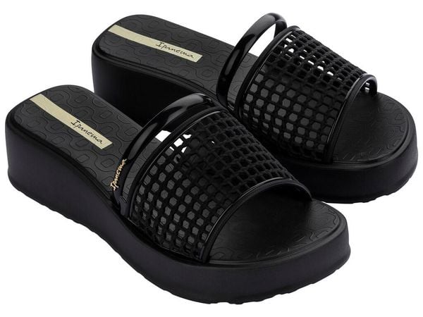 Klapki damskie Ipanema Essence. Czarne klapki Ipanema, bez wzorów, z gumy, bez obcasa, bez zapięcia. Za 139.00 zł.
