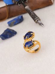 Pierres delicates Pozłacany pierścionek z lapis lazuli rozmiar: onesize. Niebieskie pierścionki Pierres delicates, z lazurytem, pozłacane. Za 34.99 zł.