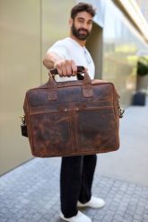 Duża solidna skórzana torba Beltimore na laptopa dokumenty brązowa nubuk M87. Brązowe torby na laptopa bez wzorów, z nubiku. Za 449.99 zł.