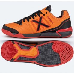 Buty piłkarskie Munich Prisma 37 In 3116037 pomarańczowe. Brązowe buty treningowe bez wzorów, z gumy, bez zapięcia, do piłki nożnej. Za 640.91 zł.