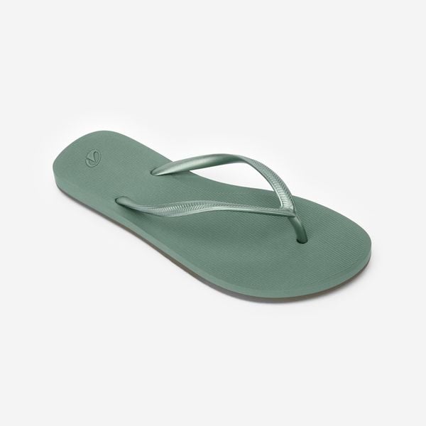 Japonki damskie Decathlon 500 Grass. Zielone japonki Decathlon, bez wzorów. Za 39.99 zł.