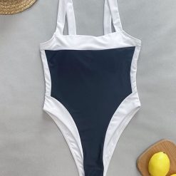 Jednoczęściowy strój kąpielowy minimalistyczny na plażę i basen Engelien. Czarne stroje jednoczęściowe Intica, bez wzorów, z materiału, klasyczne. Za 159.00 zł.