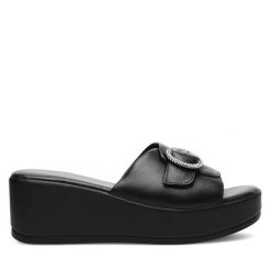 Klapki Lasocki. Czarne klapki Lasocki, bez wzorów, bez obcasa, bez zapięcia. Za 159.99 zł.